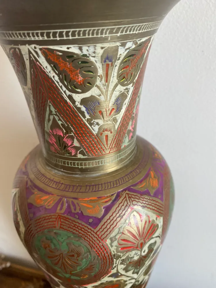 Vase en laiton motifs floraux peints style oriental | Material Reciclado |