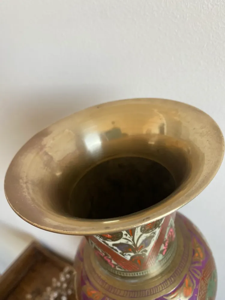 Vase en laiton motifs floraux peints style oriental | Material Reciclado |